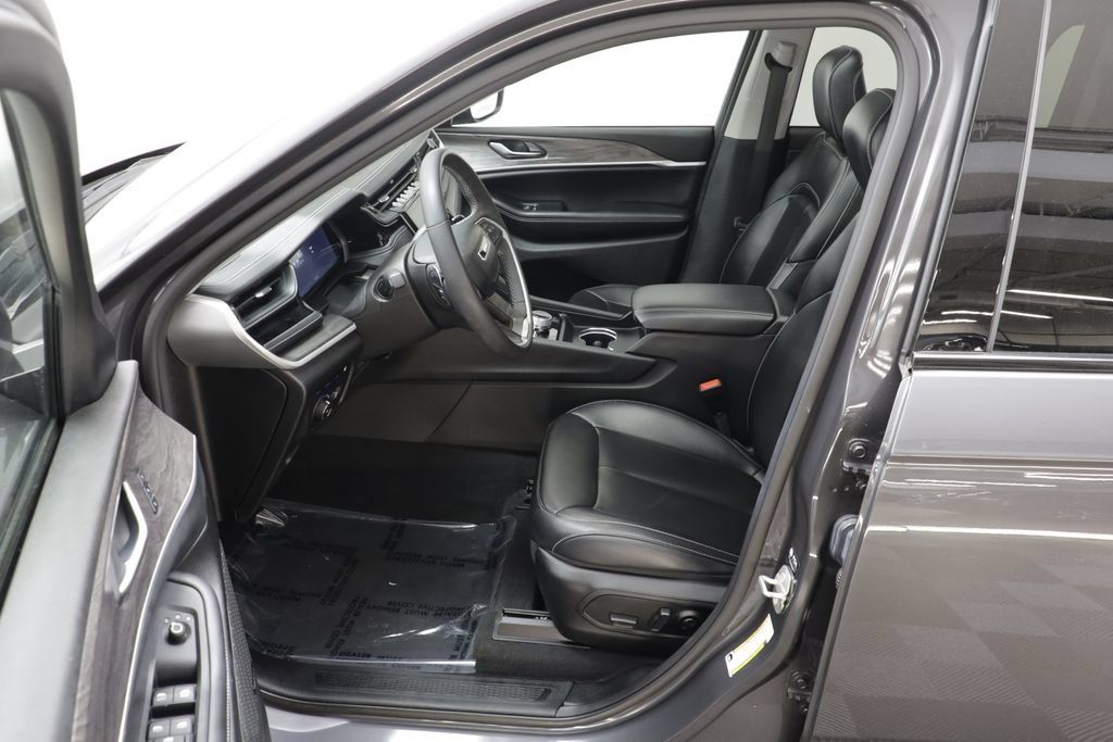 Used 2023 Jeep Grand Cherokee 4WD 4xe image 6