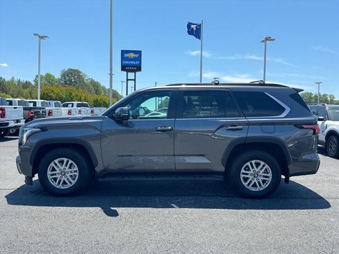 Used 2025 Toyota Sequoia SR5 w/ SR5 Premium Package AWD/4WD image 6