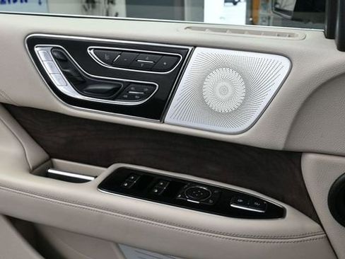 Used 2019 Lincoln Navigator Reserve AWD/4WD image 23