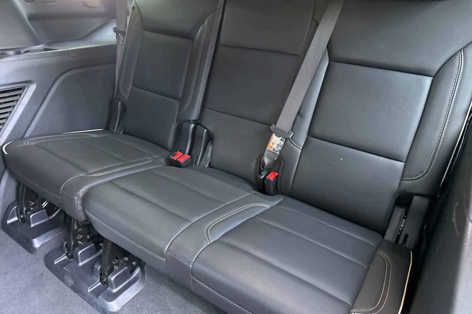 Used 2025 Chevrolet Tahoe Premier AWD/4WD image 18