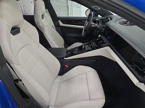 Certified 2025 Porsche Panamera GTS image 27