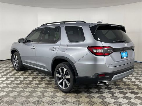 Certified 2025 Honda Pilot Touring image 25