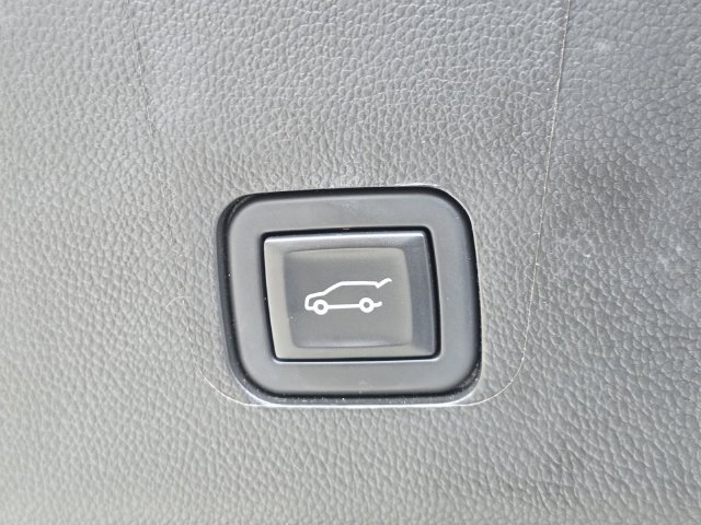 Used 2023 Chevrolet Traverse Premier w/ Redline Edition FWD image 15