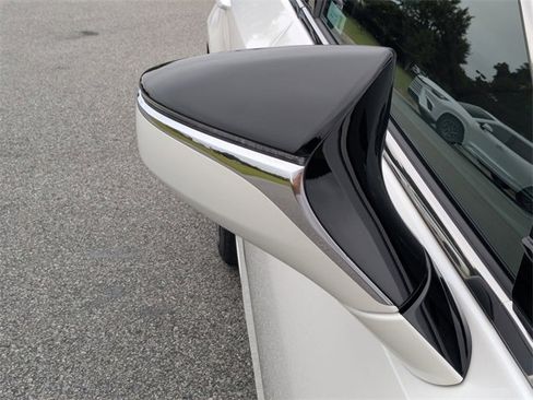 Certified 2023 Lexus ES 300h w/ Premium Package image 11