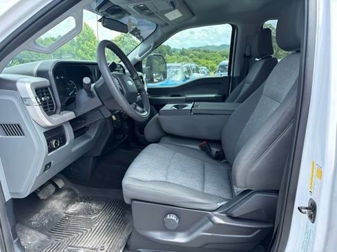 Used 2024 Ford F250 XL w/ STX Appearance Package AWD/4WD image 11