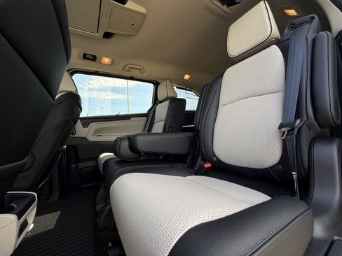 Used 2026 Honda Odyssey Elite image 27
