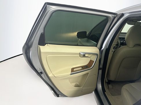 Used 2016 Volvo XC60 T5 Premier w/ Proximity Package image 27