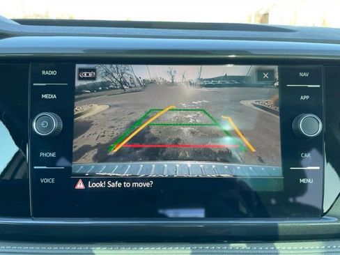 Used 2024 Volkswagen Taos SEL image 25