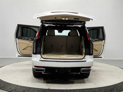 Used 2021 Cadillac Escalade ESV Premium Luxury w/ Performance Package image 14