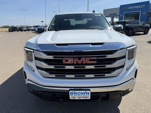 New 2026 GMC Sierra 1500 SLE image 3