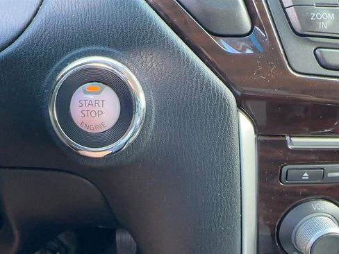 Used 2015 Nissan Pathfinder Platinum FWD image 16