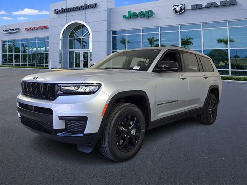 New 2025 Jeep Grand Cherokee L Laredo RWD image 4