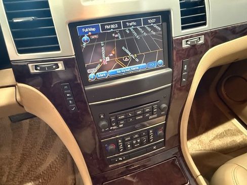 Used 2013 Cadillac Escalade Premium RWD image 15