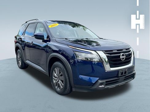 Used 2025 Nissan Pathfinder SV FWD image 1