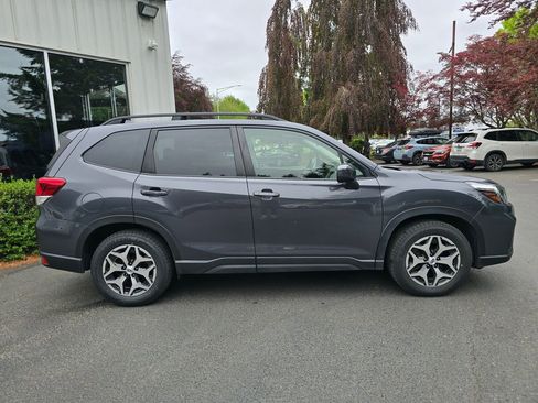 Used 2020 Subaru Forester Premium AWD/4WD image 3