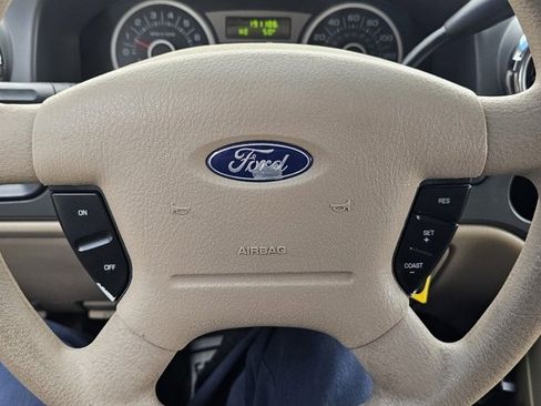 Used 2005 Ford Expedition XLT image 12