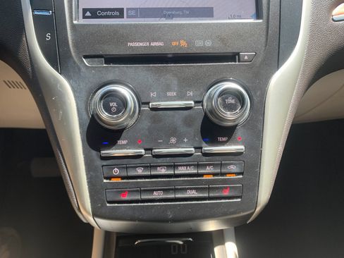 Used 2018 Lincoln MKC Select w/ Select Plus Package AWD/4WD image 14