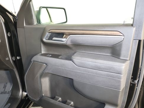 Used 2025 Chevrolet Silverado 1500 LT image 42