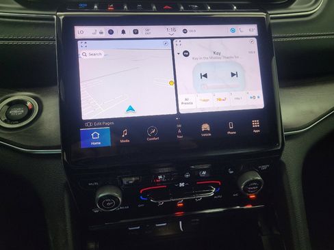 Used 2022 Jeep Grand Cherokee Overland w/ Luxury Tech Group IV image 25