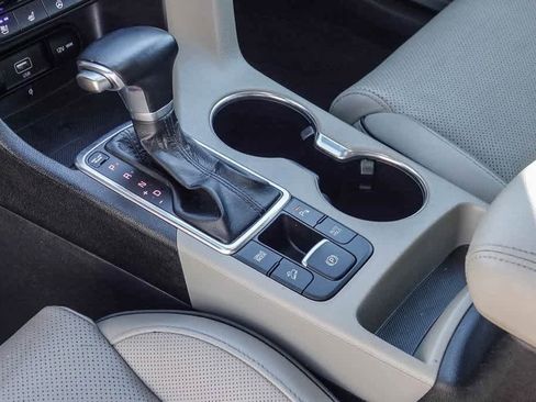 Used 2022 Kia Sportage EX w/ EX Technology Package image 17