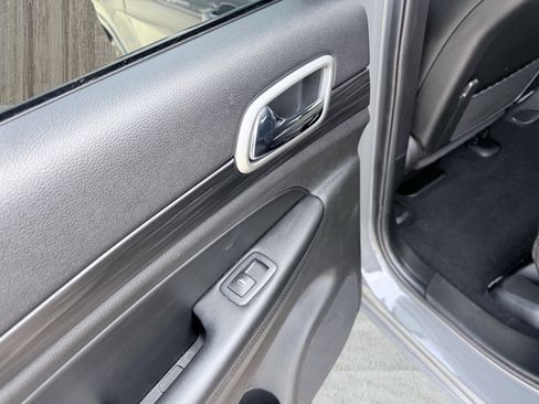 Used 2020 Jeep Grand Cherokee Altitude image 67