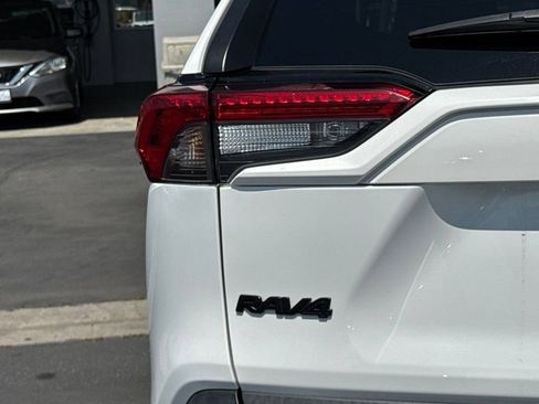 Used 2022 Toyota RAV4 XLE w/ Convenience Package FWD image 15