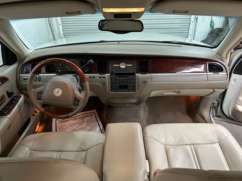 Used 2004 Lincoln Town Car Ultimate image 27
