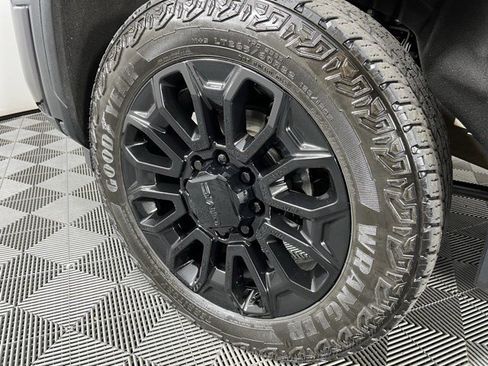 Used 2025 GMC Sierra 2500 AT4 w/ AT4 Premium Plus Package AWD/4WD image 10