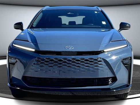 Used 2025 Toyota Crown Signia image 2