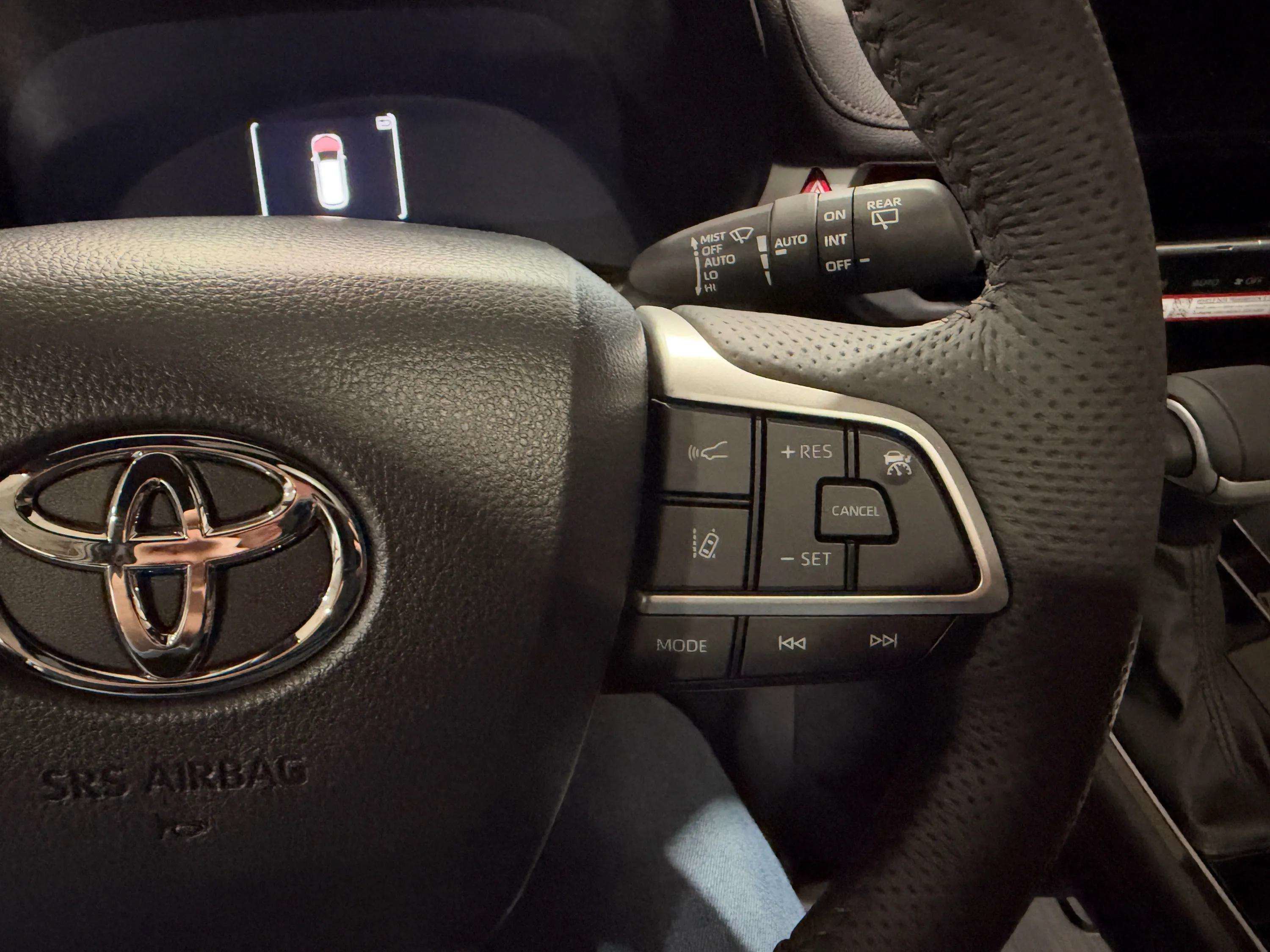 Used 2026 Toyota Sienna Platinum AWD/4WD image 16