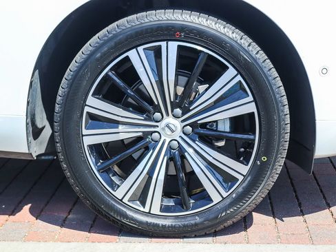 Used 2023 Volvo XC60 B5 Plus w/ Protection Package Premier FWD image 11