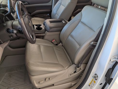 Used 2018 Chevrolet Suburban LT w/ LT Signature Package RWD image 17
