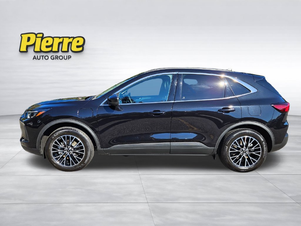 Used 2025 Ford Escape SE w/ PHEV Premium Package FWD image 2