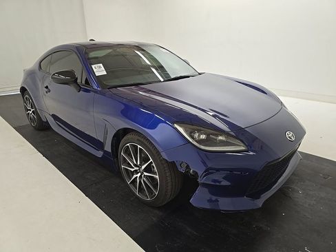 Used 2024 Toyota GR86 RWD image 3