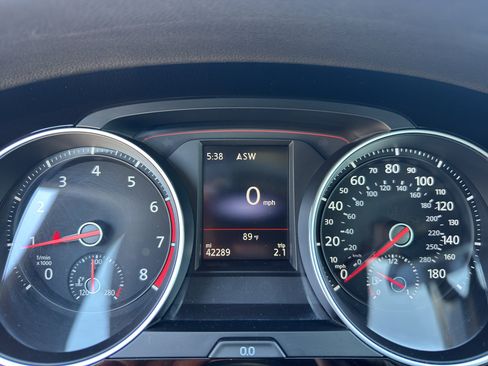 Used 2019 Volkswagen GTI SE FWD image 24