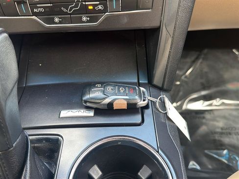 Used 2017 Ford Explorer XLT w/ Equipment Group 202A FWD image 21