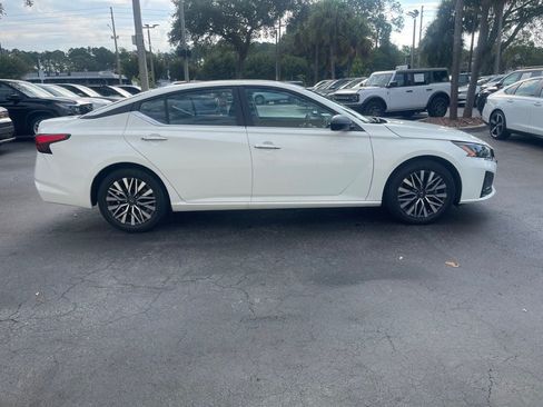 Used 2025 Nissan Altima 2.5 SV FWD image 6