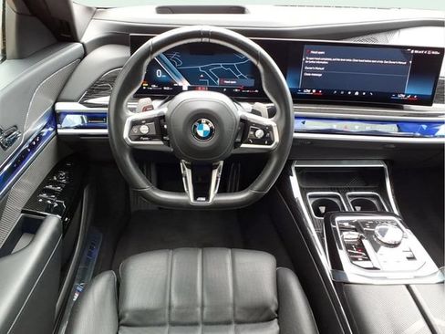 Used 2025 BMW 740i xDrive AWD/4WD image 21