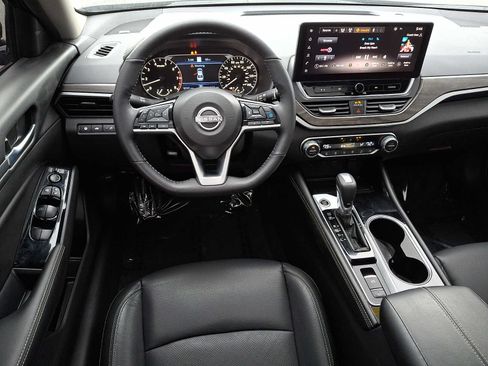 Used 2024 Nissan Altima 2.5 SL FWD image 11
