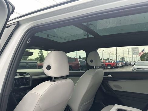 Used 2021 Volkswagen Tiguan SE R-Line FWD image 17