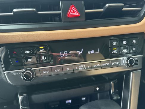 Certified 2024 Kia Seltos EX image 17