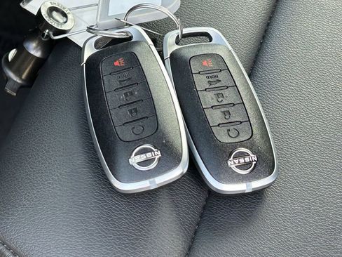 Certified 2025 Nissan Murano SV image 36