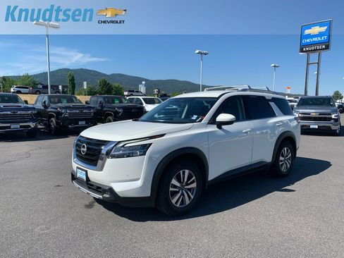 Used 2023 Nissan Pathfinder SL w/ Cargo Package AWD/4WD image 3
