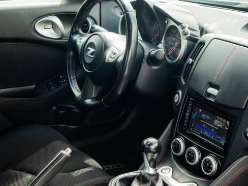 Used 2009 Nissan 370Z NISMO RWD image 17