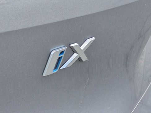 Used 2024 BMW iX xDrive50 w/ Sport Package AWD/4WD image 13