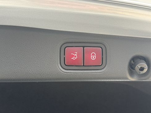 Used 2021 Mercedes-Benz E 350 Sedan image 10