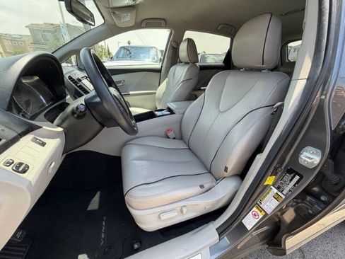 Used 2013 Toyota Venza LE FWD image 13