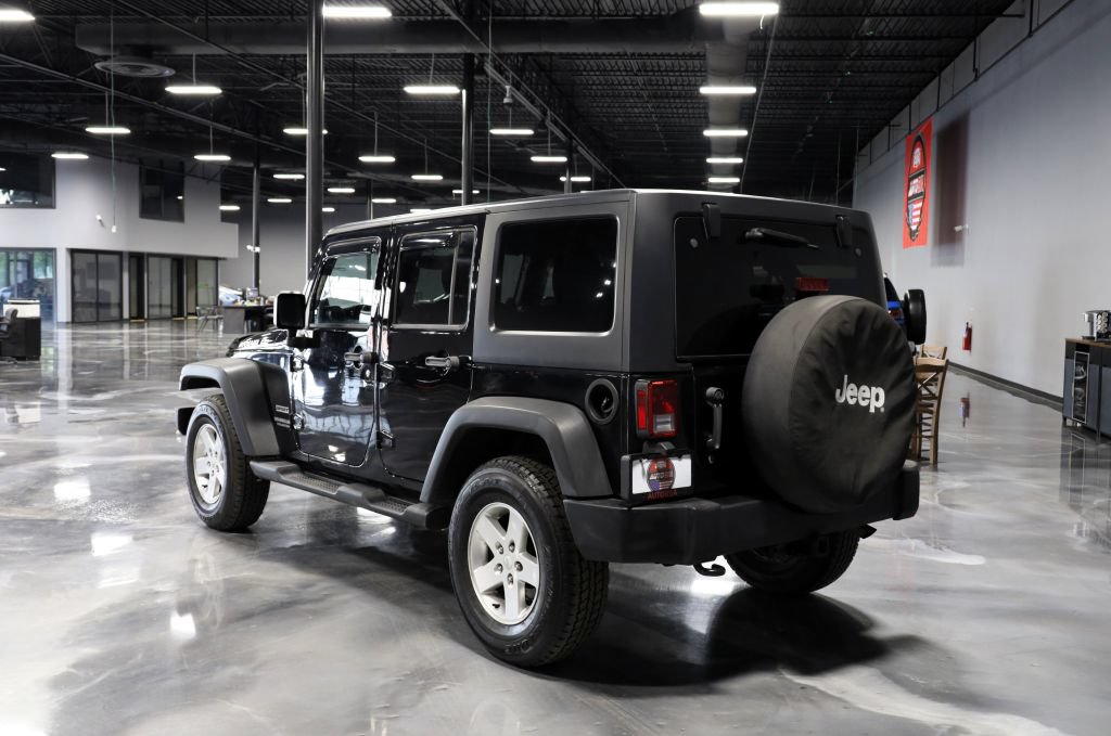 Used 2014 Jeep Wrangler Unlimited Sport w/ Quick Order Package 24S AWD/4WD image 5