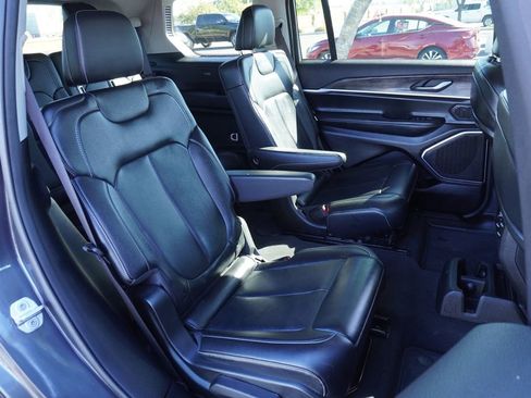 Used 2022 Jeep Grand Cherokee L Limited image 9