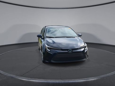 Used 2025 Toyota Corolla LE FWD image 3